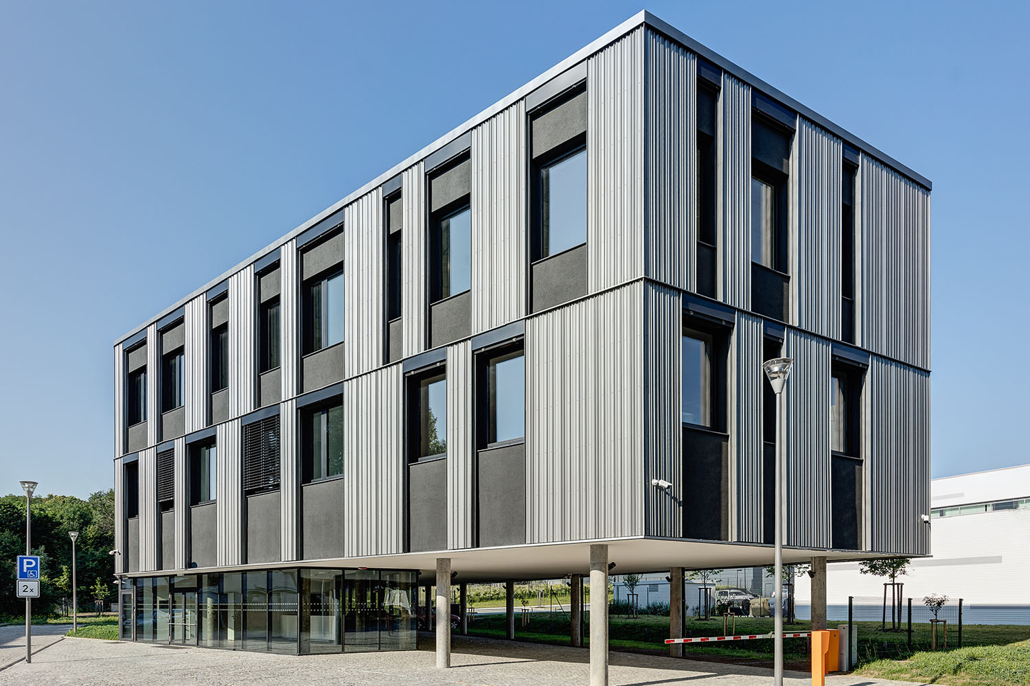 Slide Technologické centrum RIGAKU